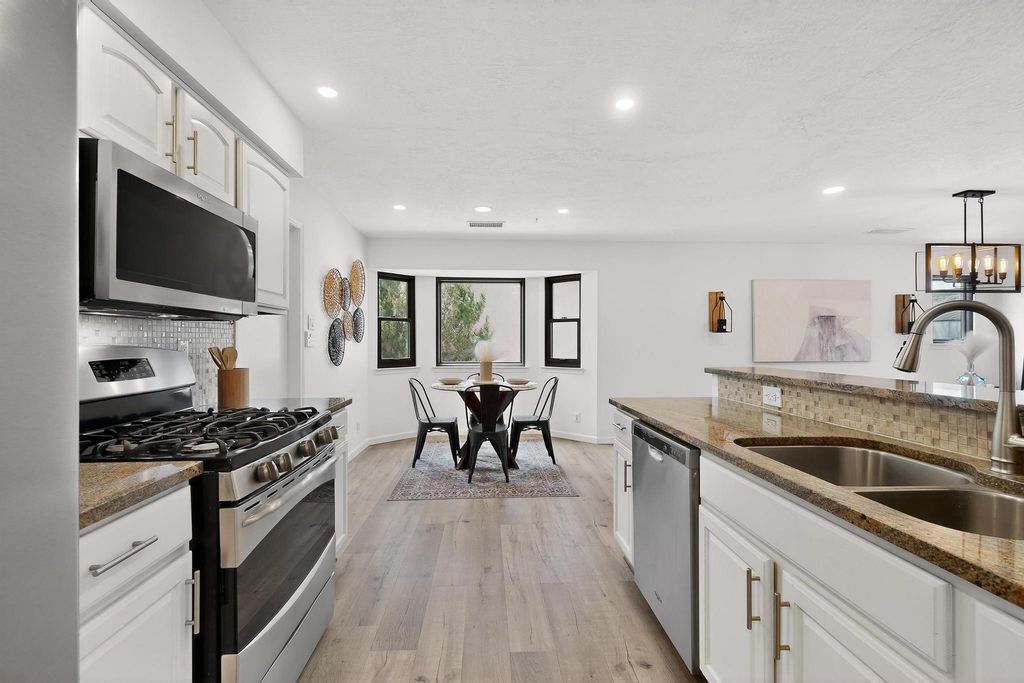 Image 10 of property listing at 5809 Open Sky Drive NW, Albuquerque, NM 87120