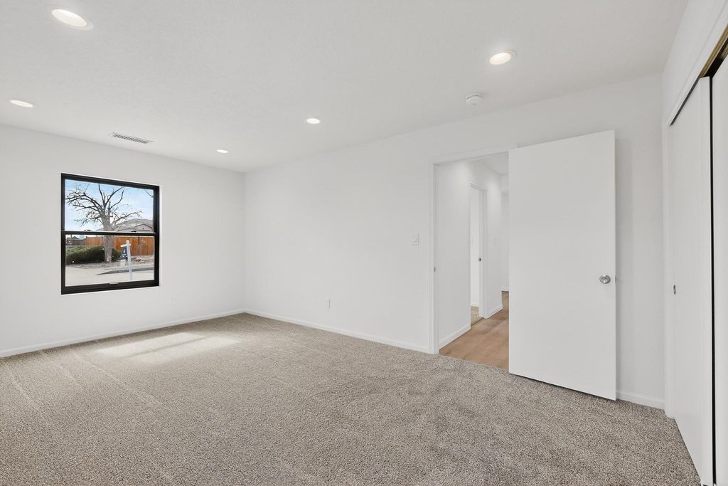 Image 26 of property listing at 5809 Open Sky Drive NW, Albuquerque, NM 87120