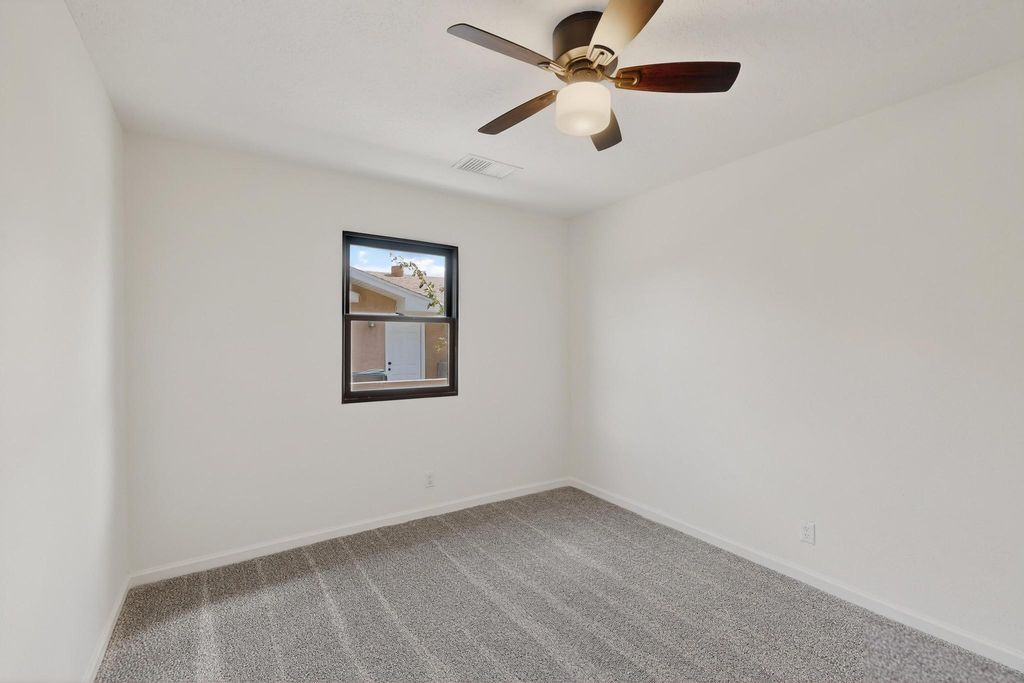 Image 33 of property listing at 5809 Open Sky Drive NW, Albuquerque, NM 87120