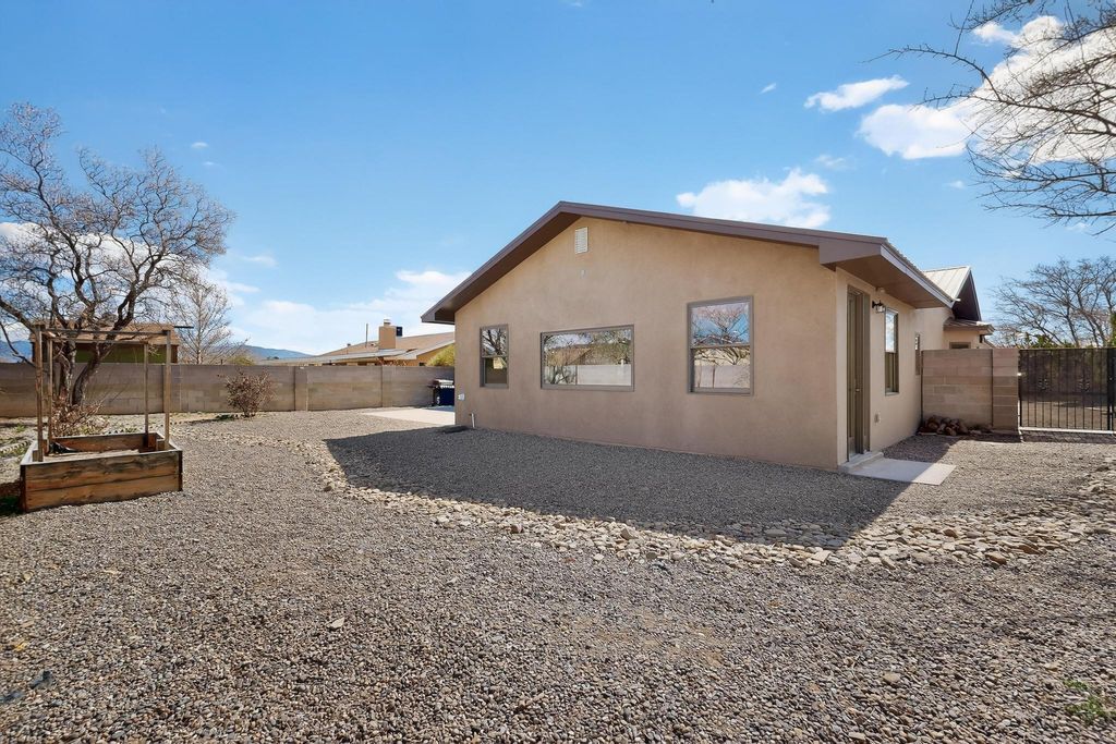 Image 48 of property listing at 5809 Open Sky Drive NW, Albuquerque, NM 87120