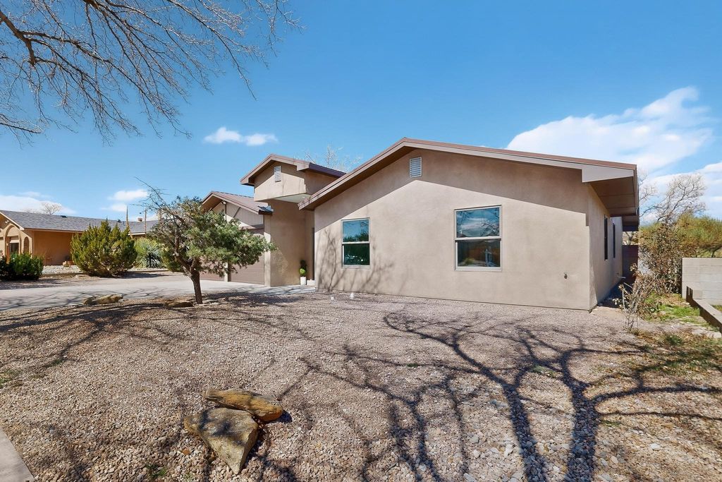 Image 5 of property listing at 5809 Open Sky Drive NW, Albuquerque, NM 87120