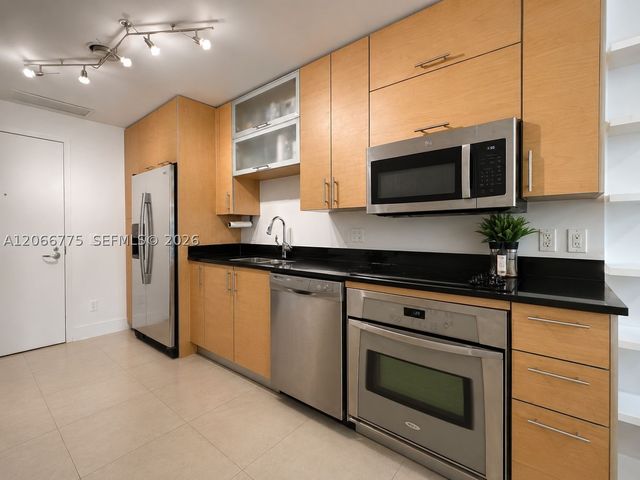 60 SW 13 ST 2220, Miami, FL 33130