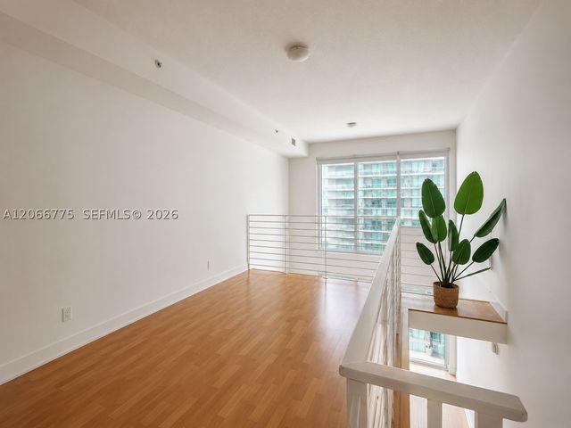 60 SW 13 ST 2220, Miami, FL 33130