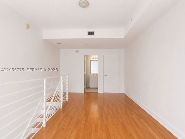 60 SW 13 ST 2220, Miami, FL 33130