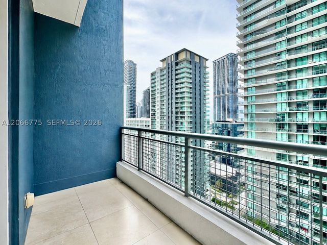 60 SW 13 ST 2220, Miami, FL 33130