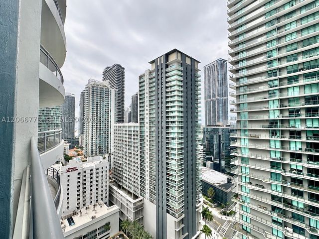60 SW 13 ST 2220, Miami, FL 33130