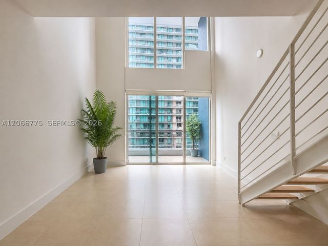 60 SW 13 ST 2220, Miami, FL 33130