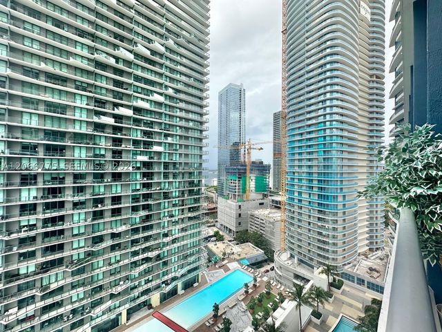 60 SW 13 ST 2220, Miami, FL 33130