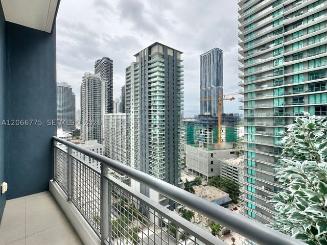 60 SW 13 ST 2220, Miami, FL 33130
