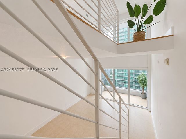 60 SW 13 ST 2220, Miami, FL 33130