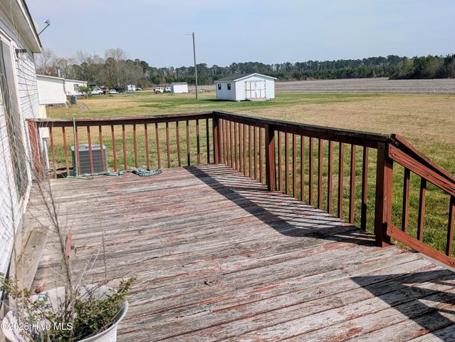 3120 Mobleys Bridge Road, Grimesland, NC 27837