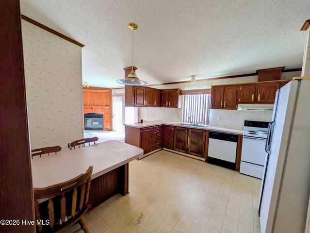 3120 Mobleys Bridge Road, Grimesland, NC 27837