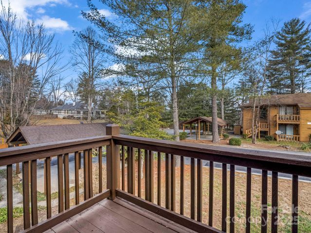 520 Courtwood Lane 8, Hendersonville, NC 28739