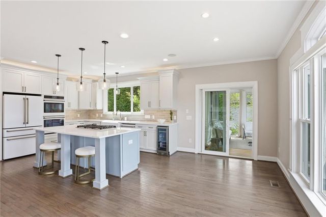 641 E Shore Drive, Canton, GA 30114