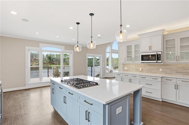 641 E Shore Drive, Canton, GA 30114