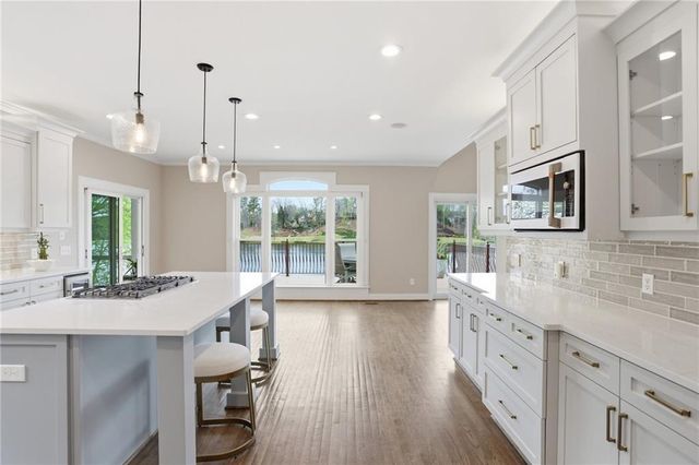 641 E Shore Drive, Canton, GA 30114