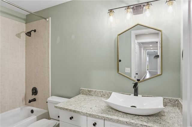 641 E Shore Drive, Canton, GA 30114