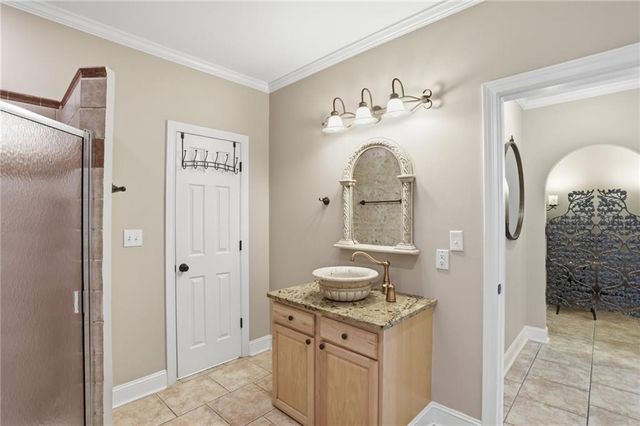 641 E Shore Drive, Canton, GA 30114