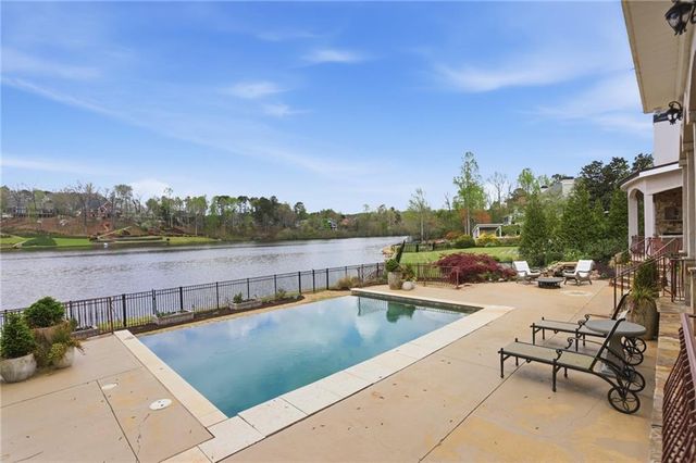 641 E Shore Drive, Canton, GA 30114