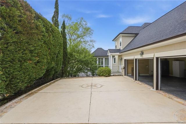 641 E Shore Drive, Canton, GA 30114