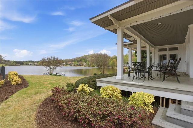 641 E Shore Drive, Canton, GA 30114