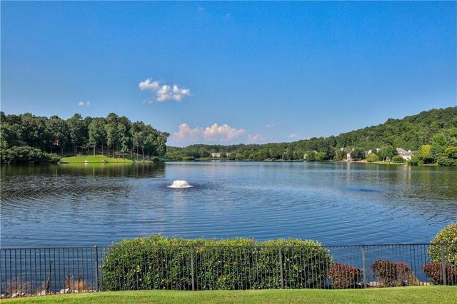 641 E Shore Drive, Canton, GA 30114