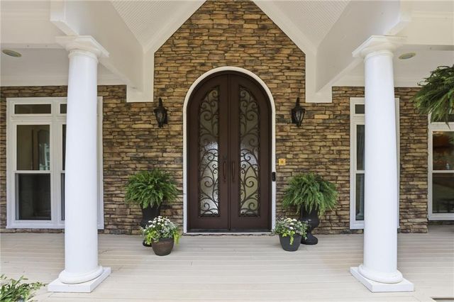 641 E Shore Drive, Canton, GA 30114