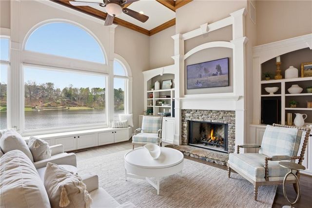 641 E Shore Drive, Canton, GA 30114