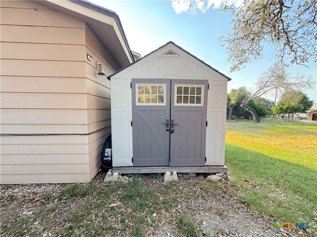 850 Riviera Drive, Canyon Lake, TX 78133
