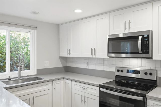 8178 Avenida Navidad 12, San Diego, CA 92122