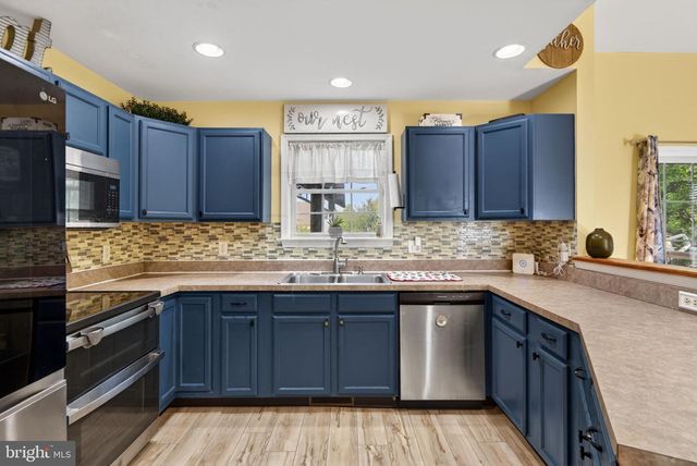 325 OLDE HICKORY RD, Mount Wolf, PA 17347