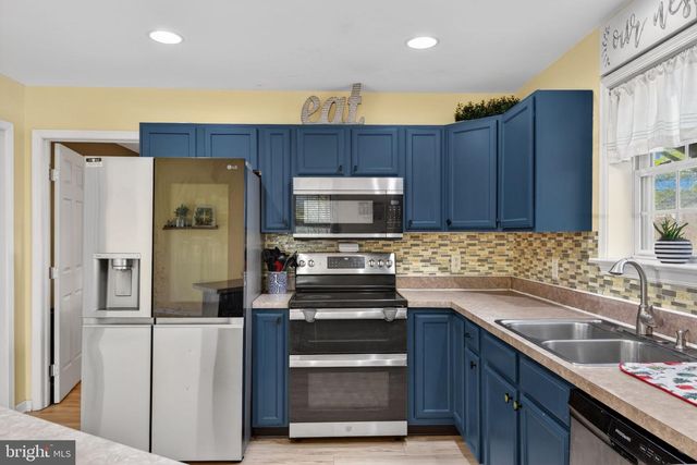 325 OLDE HICKORY RD, Mount Wolf, PA 17347