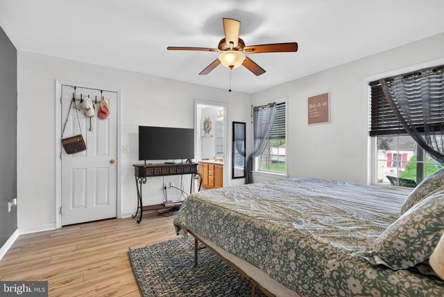 325 OLDE HICKORY RD, Mount Wolf, PA 17347