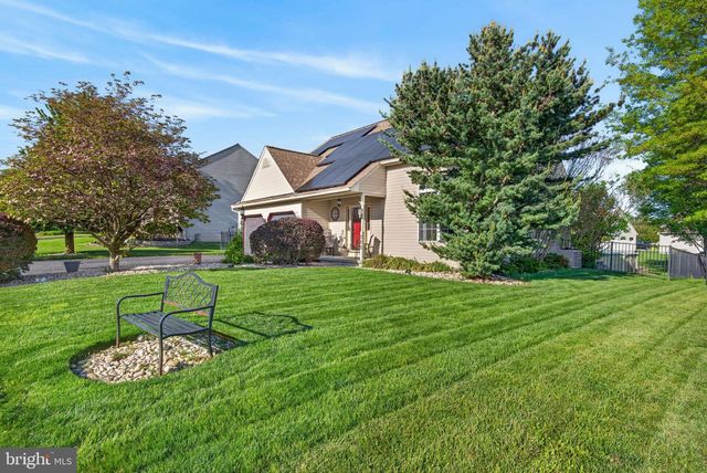 325 OLDE HICKORY RD, Mount Wolf, PA 17347