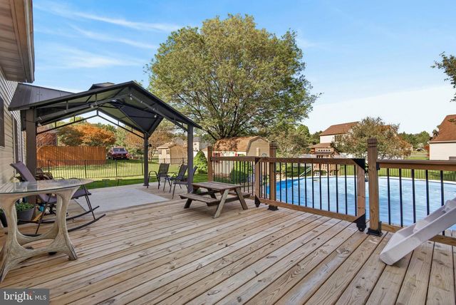 325 OLDE HICKORY RD, Mount Wolf, PA 17347