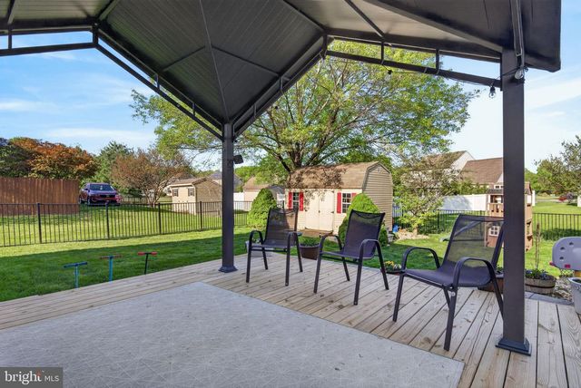325 OLDE HICKORY RD, Mount Wolf, PA 17347