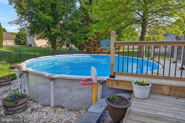 325 OLDE HICKORY RD, Mount Wolf, PA 17347