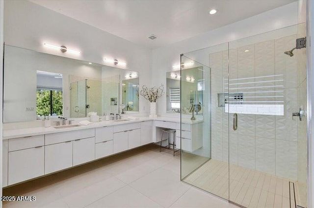 100 W NORTHERN Avenue 16, Phoenix, AZ 85021