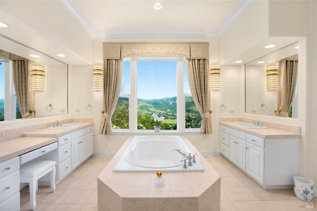 3682 Rocky Knoll Way, Santa Rosa, CA 95404