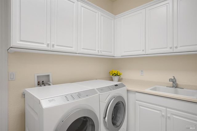 3682 Rocky Knoll Way, Santa Rosa, CA 95404