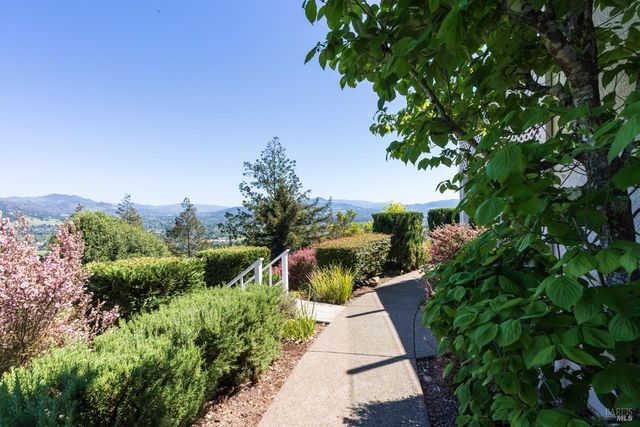 3682 Rocky Knoll Way, Santa Rosa, CA 95404