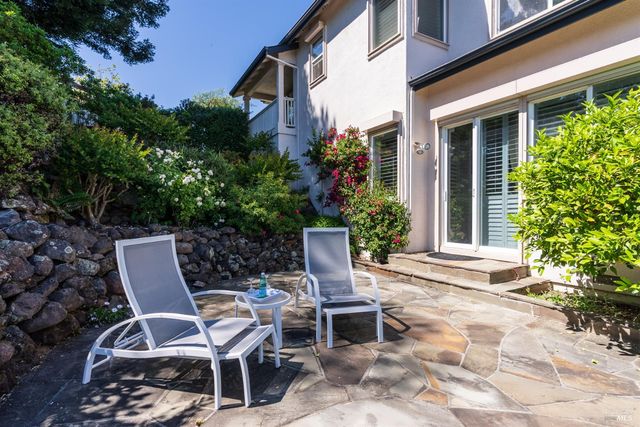 3682 Rocky Knoll Way, Santa Rosa, CA 95404