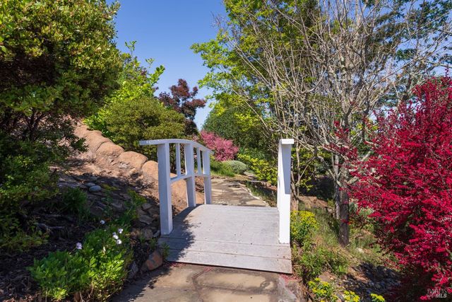 3682 Rocky Knoll Way, Santa Rosa, CA 95404