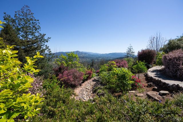 3682 Rocky Knoll Way, Santa Rosa, CA 95404
