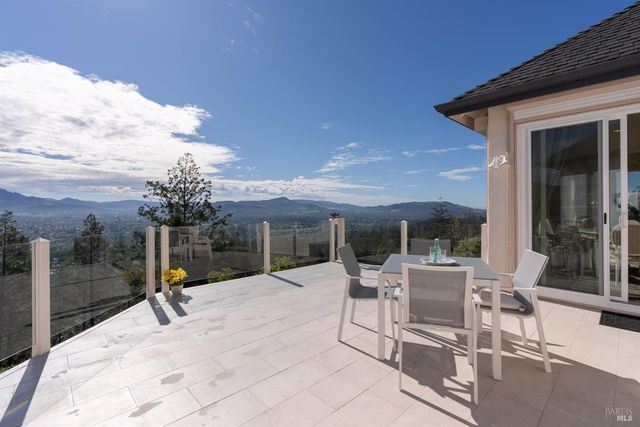 3682 Rocky Knoll Way, Santa Rosa, CA 95404