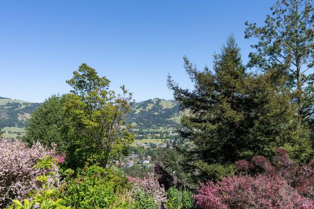 3682 Rocky Knoll Way, Santa Rosa, CA 95404