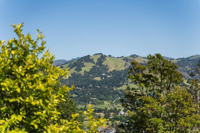 3682 Rocky Knoll Way, Santa Rosa, CA 95404