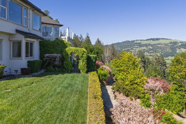 3682 Rocky Knoll Way, Santa Rosa, CA 95404