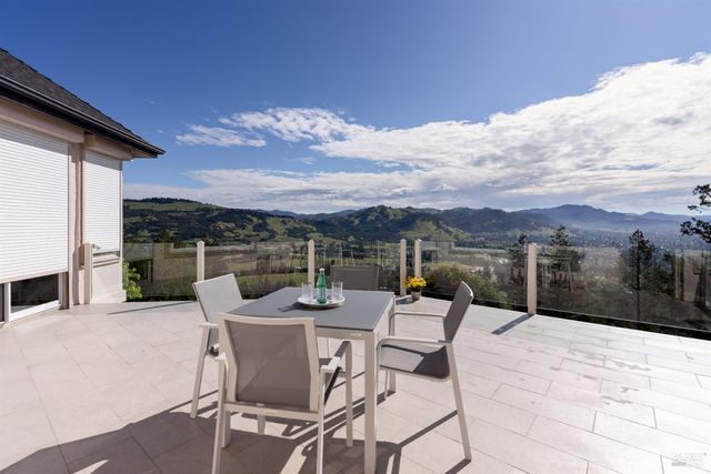 3682 Rocky Knoll Way, Santa Rosa, CA 95404