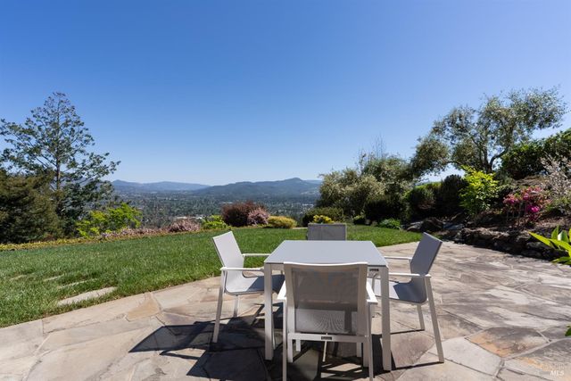 3682 Rocky Knoll Way, Santa Rosa, CA 95404